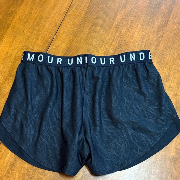 Under Armour Women's Black Athletic Shorts - Picture 4 of 8